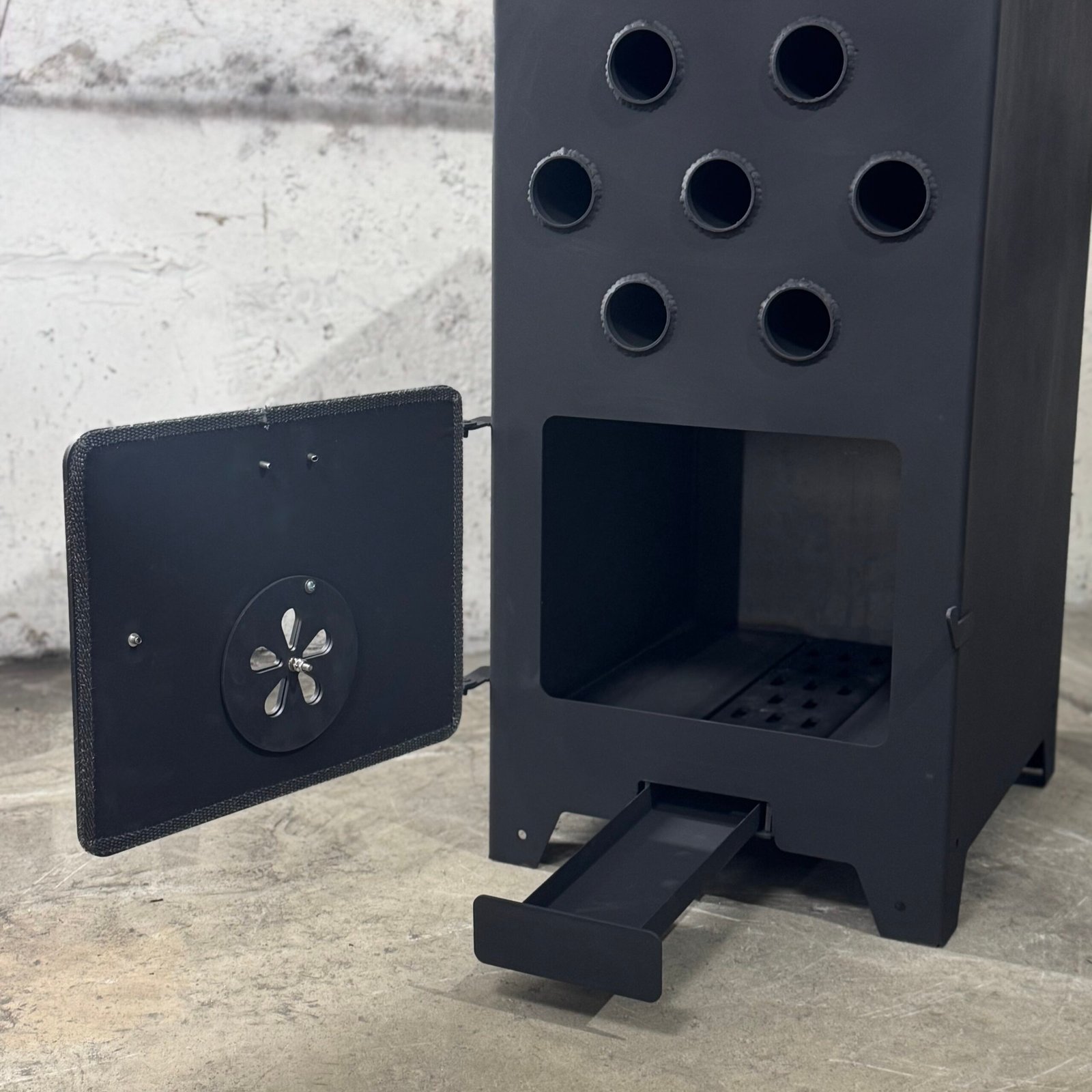 Stufa a legna KALMETAL 7 kW PLUS con sportello aperto