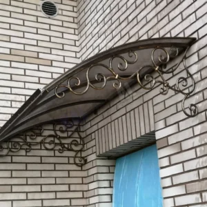Pensilina elegante per porta