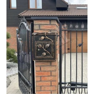 Cassetta postale con foglioline
