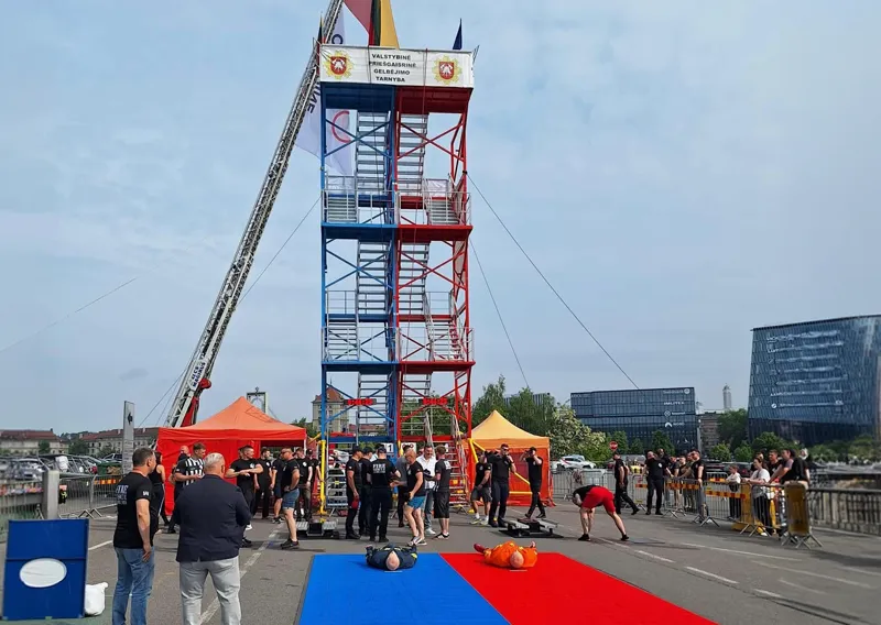 Torre di addestramento KALMETAL per vigili del fuoco per formazioni professionali